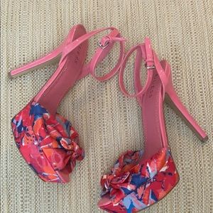 Guess floral heels pumps